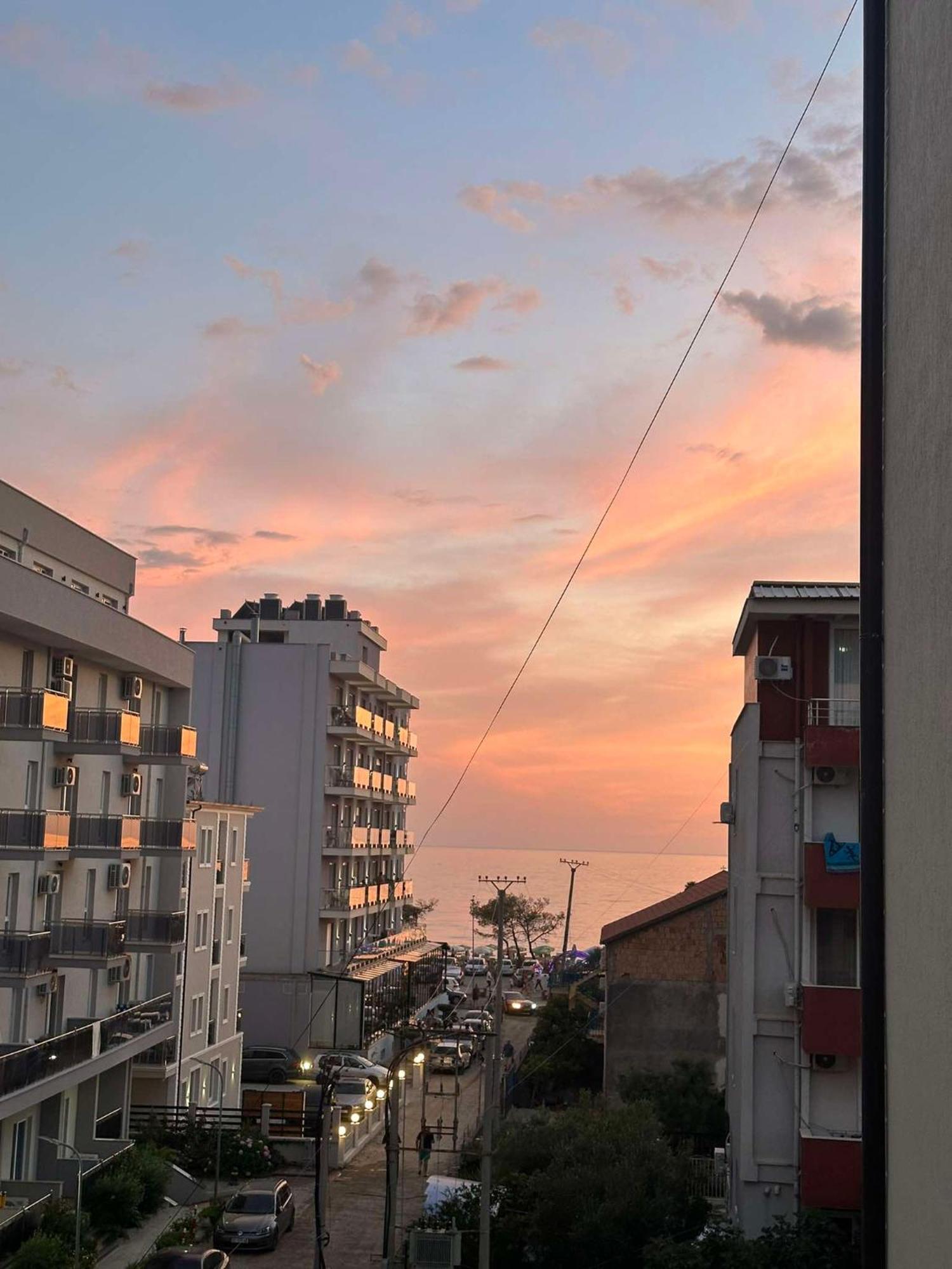 Deor Hotel Shëngjin Екстериор снимка
