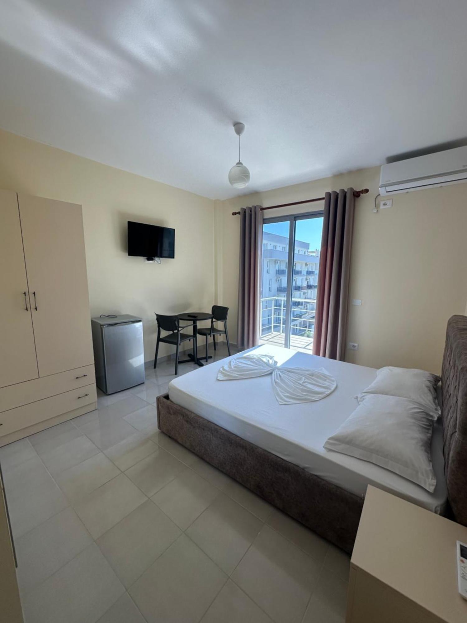 Deor Hotel Shëngjin Екстериор снимка