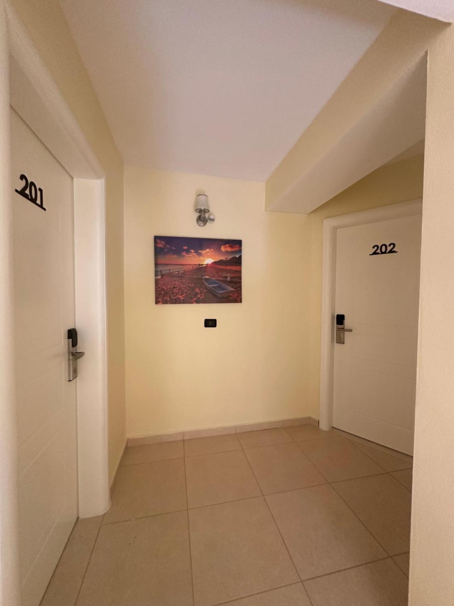 Deor Hotel Shëngjin Екстериор снимка