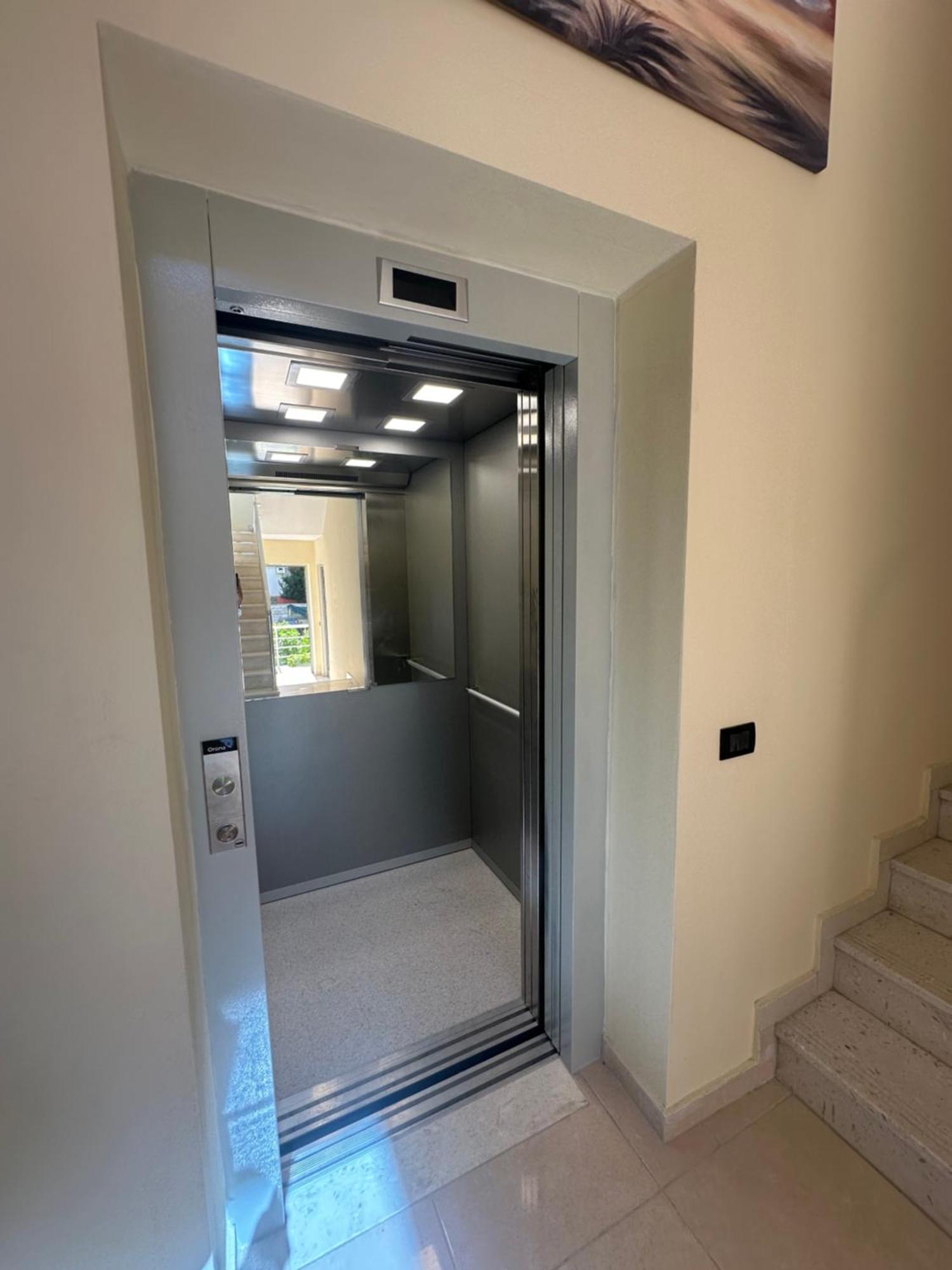 Deor Hotel Shëngjin Екстериор снимка